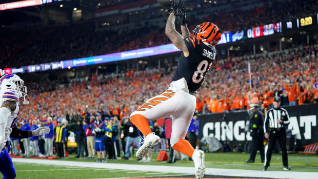 Nov 5, 2023; Cincinnati, Ohio, USA; Cincinnati Bengals tight end Irv Smith Jr. (81) catches a touchdown pass in the first quarter against the Buffalo Bills at Paycor Stadium. Mandatory Credit: Kareem Elgazzar-USA TODAY Sports  